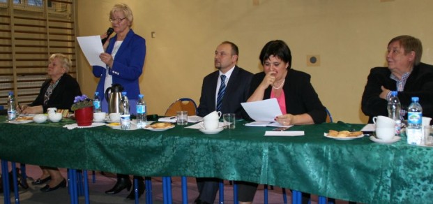 Małgorzata Zubrzycka-Main (stoi) nie jest już przewodniczącą zarządu osiedla Kolonia Jasna